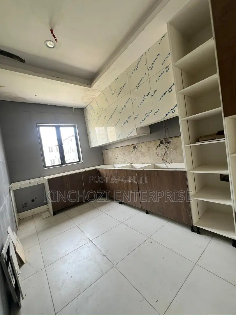 2bdrm Block of Flats in Ikate Lekki for sale