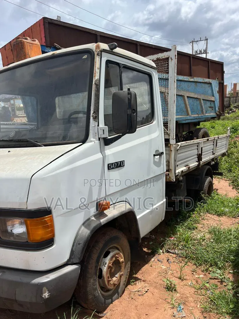 Mercedes Benz 507d Tipping Truck - Foreign Use