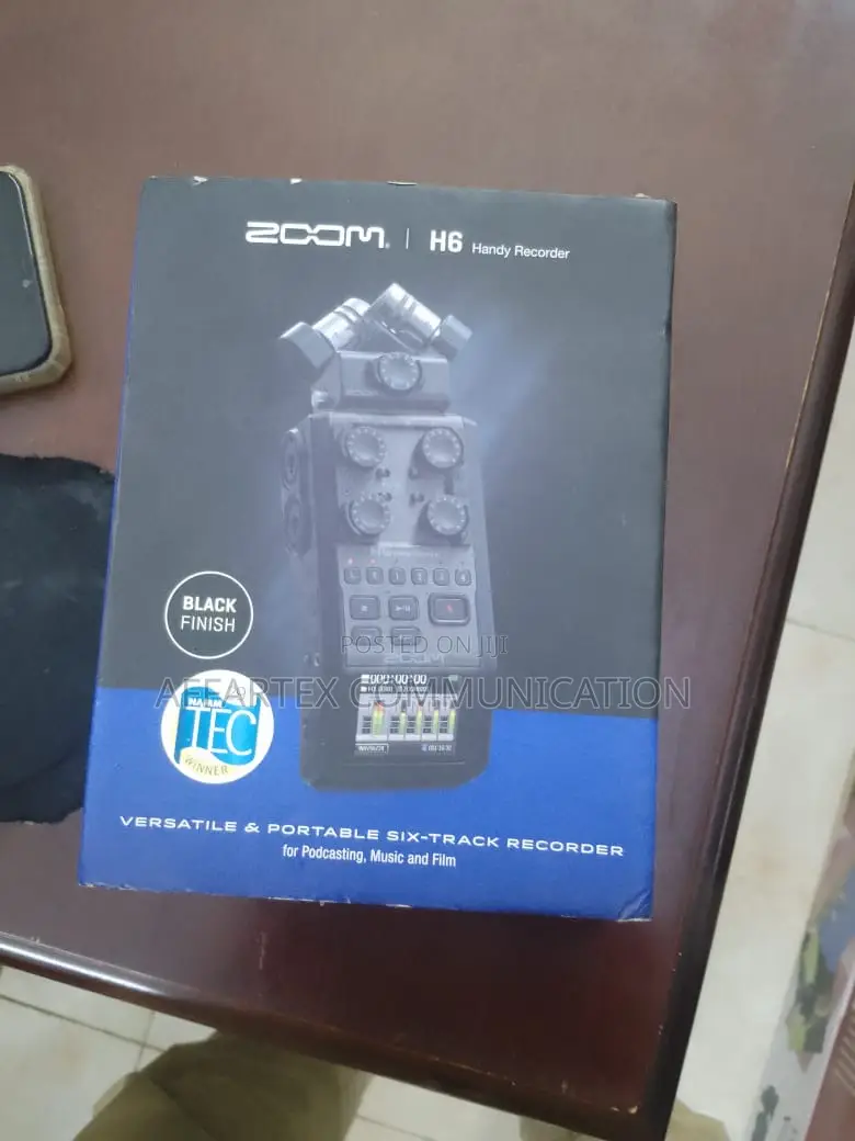 Zoom H6 Hand Recording