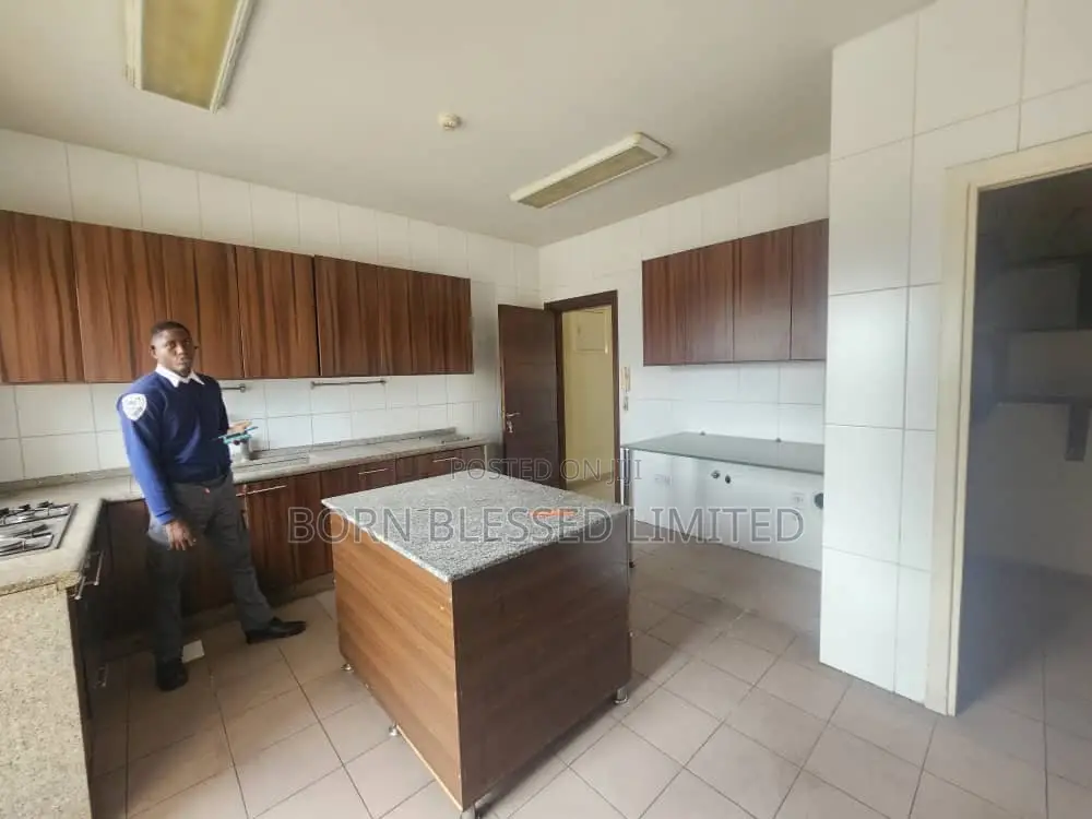 3bdrm Block of Flats in Old Ikoyi, Lagos State for rent