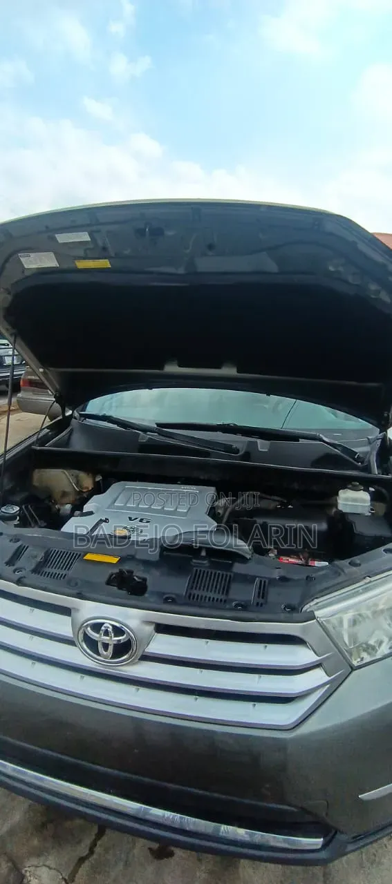 Toyota Highlander Limited 2012 Gray
