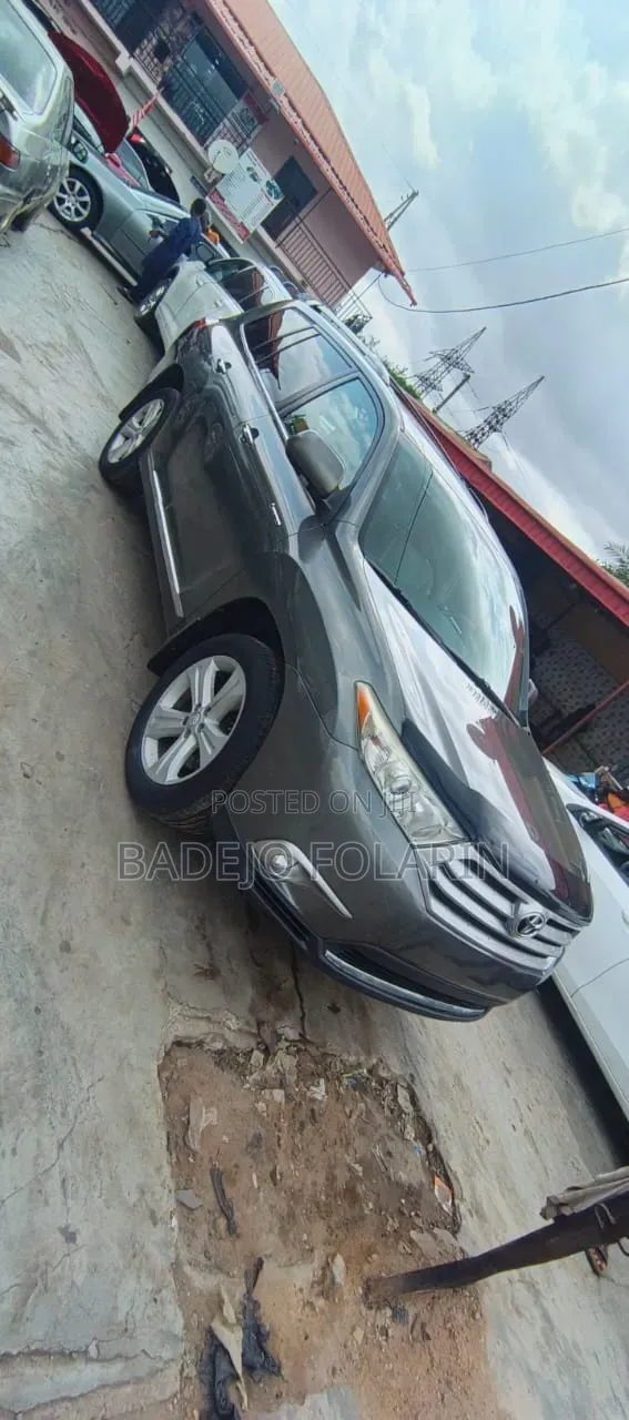 Toyota Highlander Limited 2012 Gray