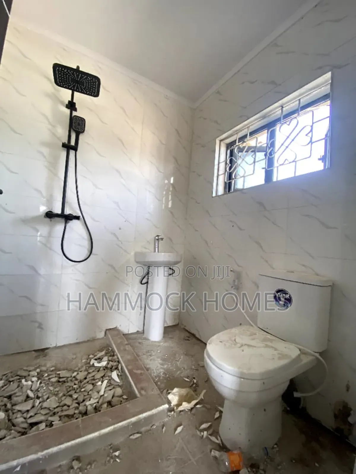 3bdrm Block of Flats in Oluyole Estate for rent