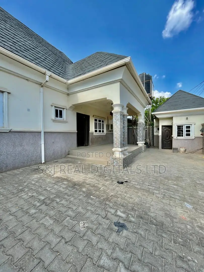 3bdrm Bungalow in Minna for sale
