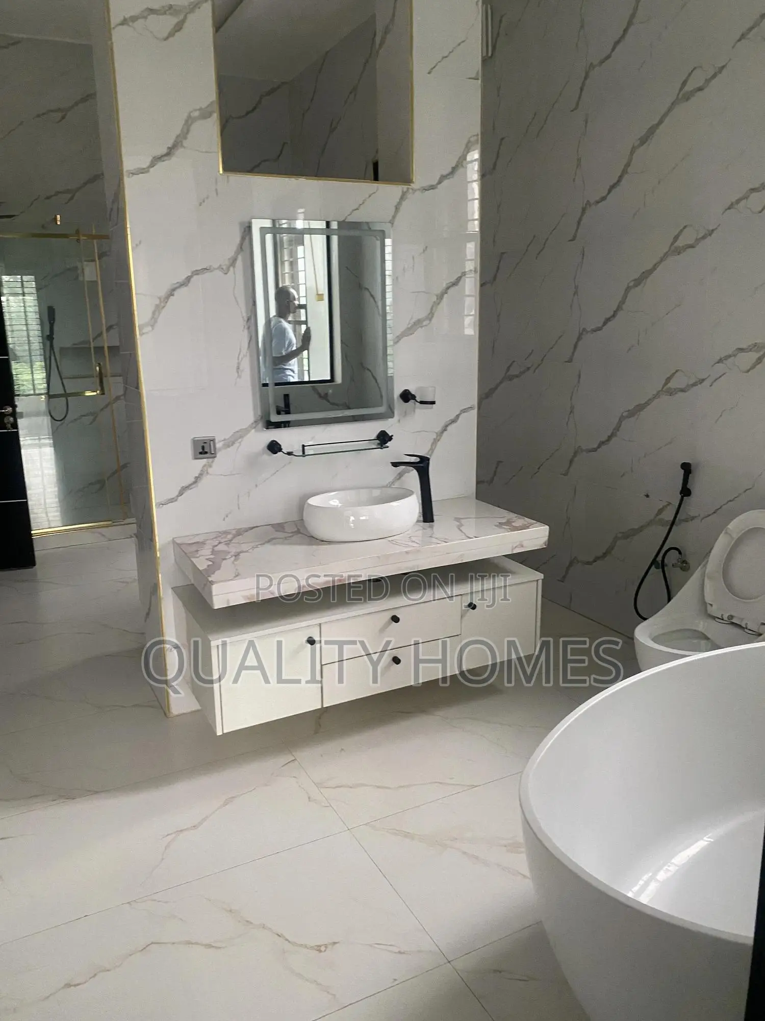 Furnished 20bdrm Villa in Utako for sale