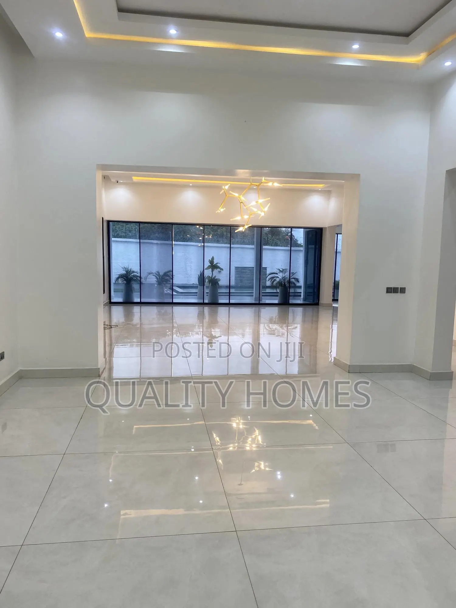 Furnished 20bdrm Villa in Utako for sale
