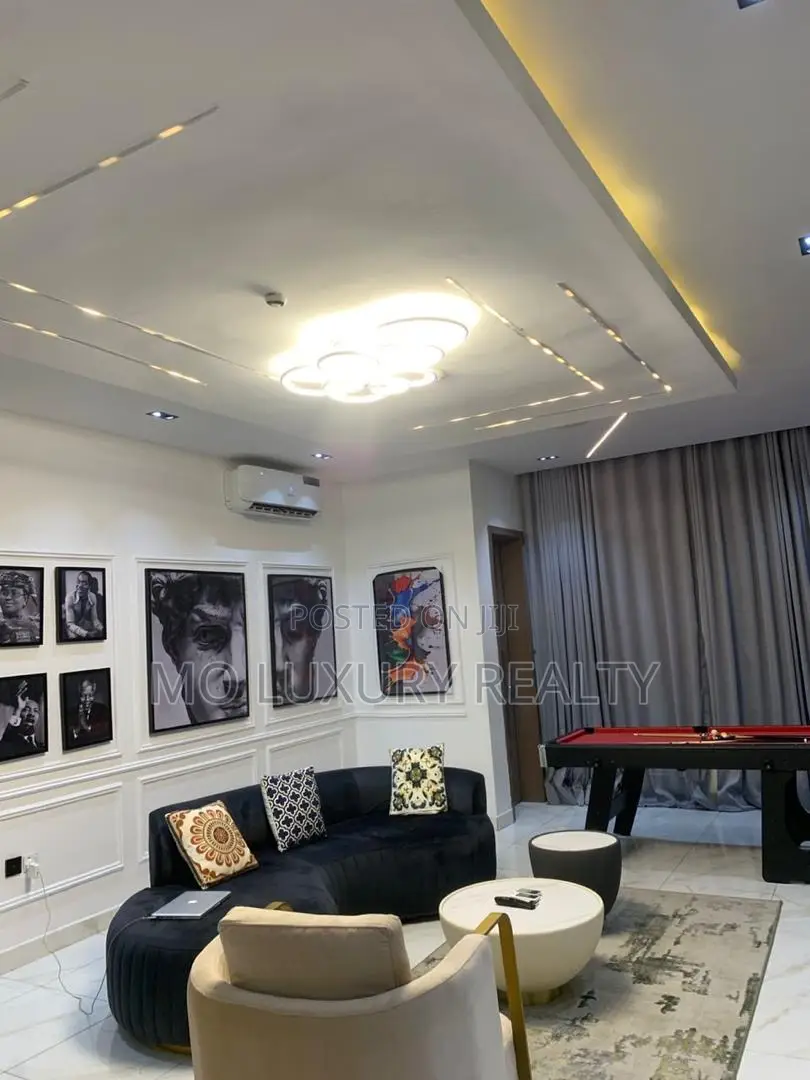 3bdrm Apartment in Lekki Phase 1 for rent