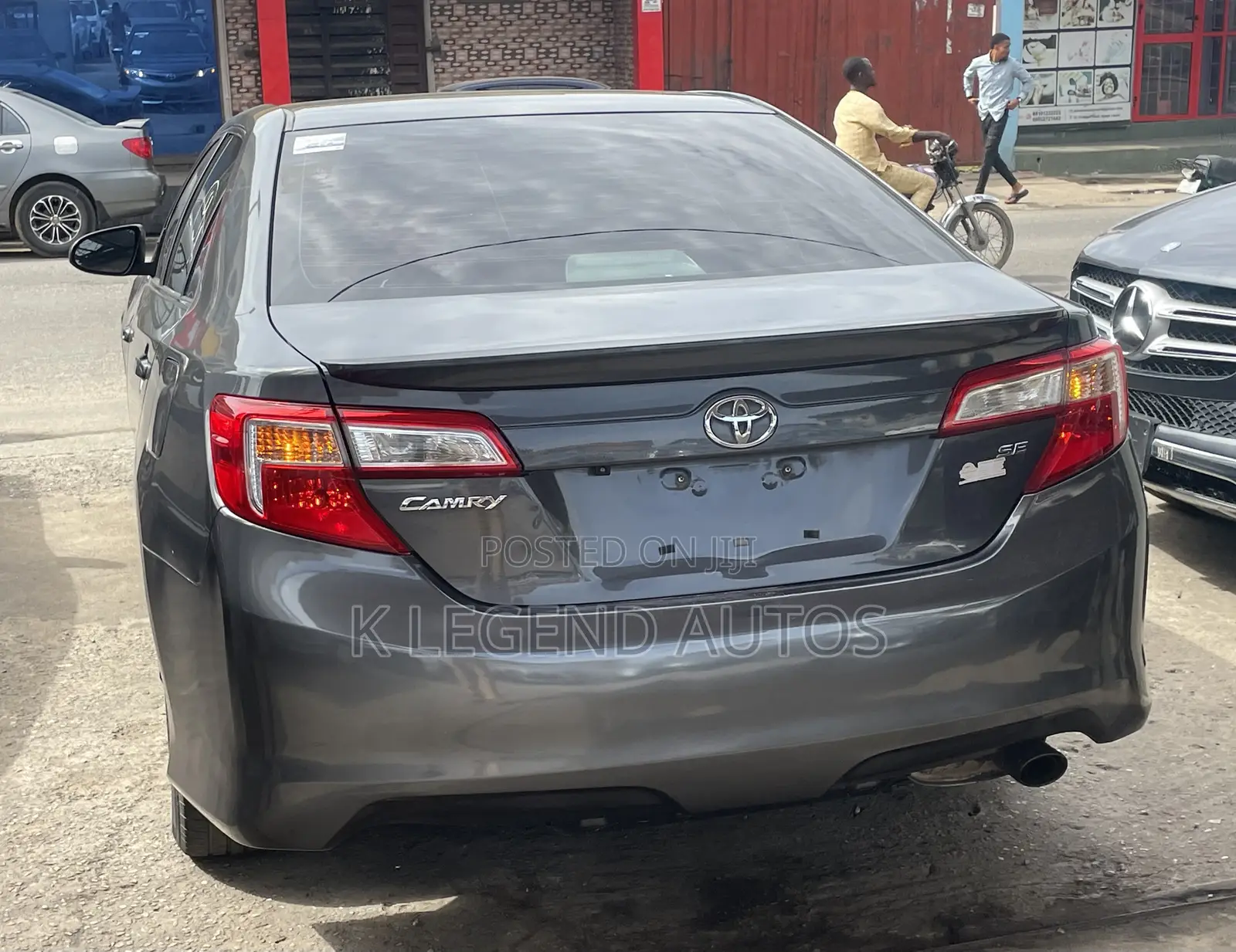 Toyota Camry SE 4dr Sedan (2.5L 4cyl 6A) 2012 Gray