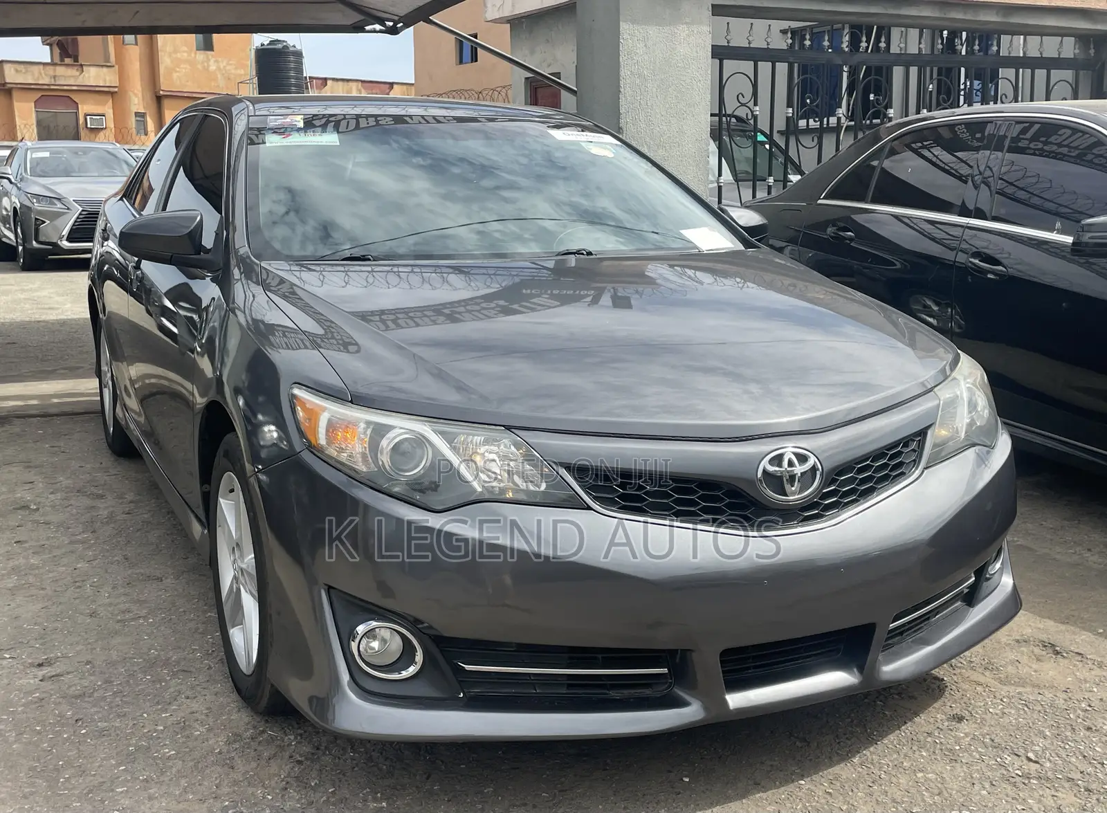 Toyota Camry SE 4dr Sedan (2.5L 4cyl 6A) 2012 Gray
