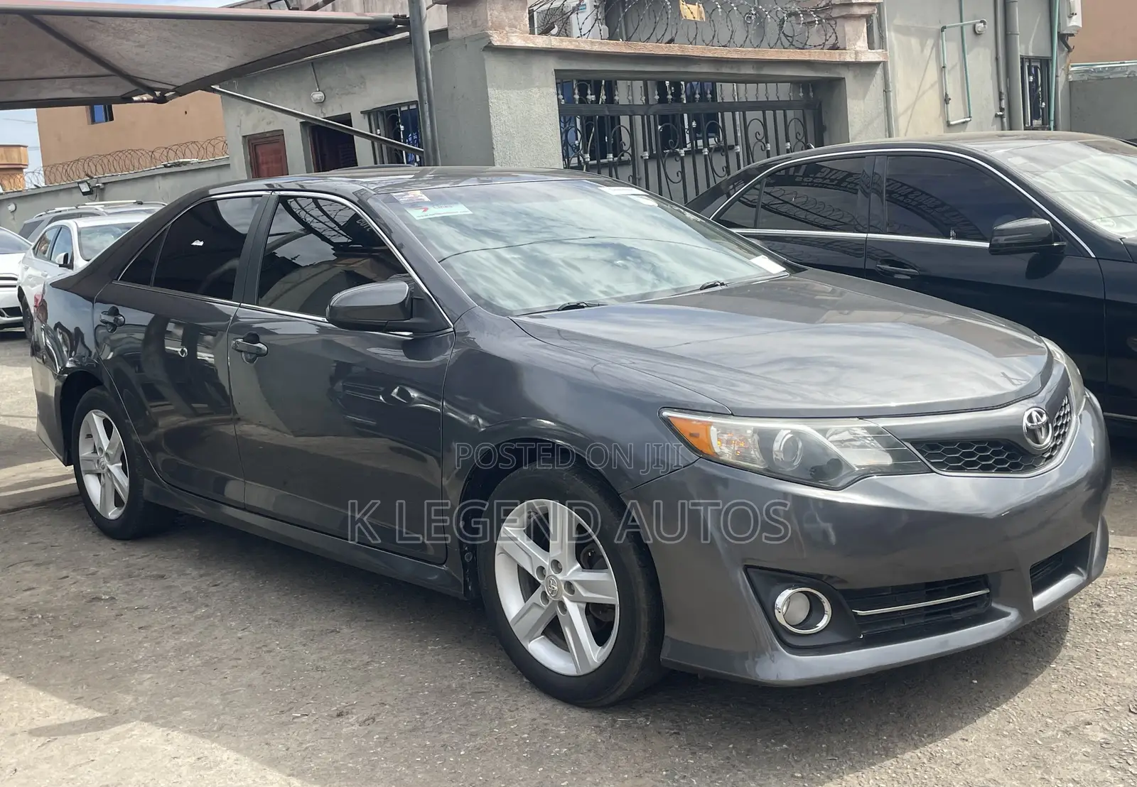 Toyota Camry SE 4dr Sedan (2.5L 4cyl 6A) 2012 Gray