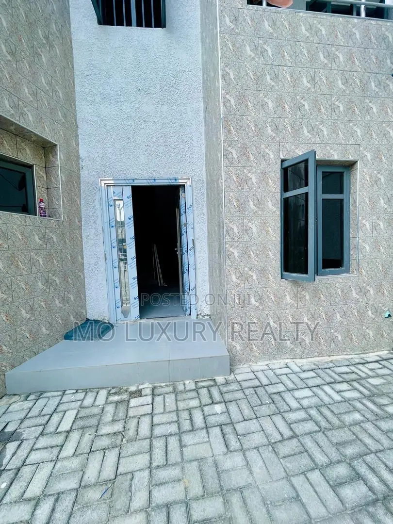 2bdrm Apartment in Osapa london for rent