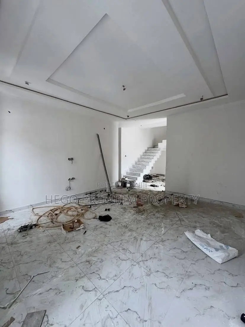 4bdrm Duplex in Shell Cooperative, Eliozu for sale