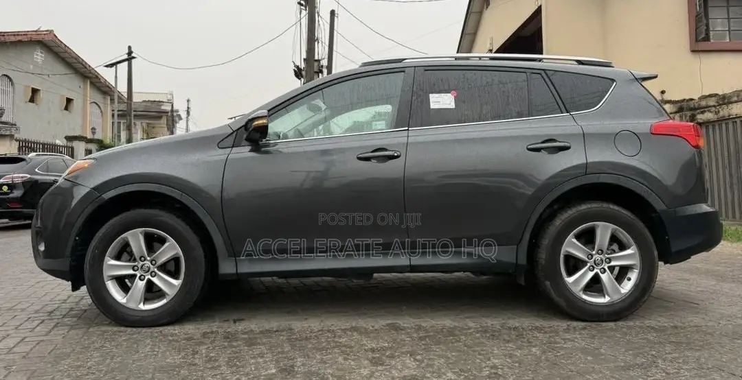 Toyota RAV4 XLE 4dr SUV (2.5L 4cyl 6A) 2015 Gray