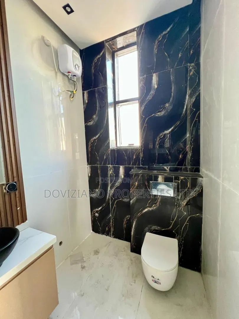 5bdrm Duplex in Ikota for sale