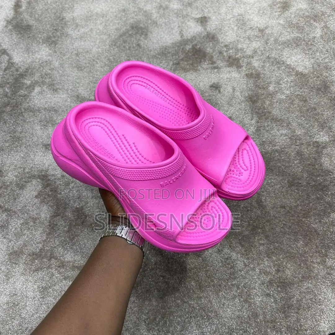 Balenciaga Pool Slide