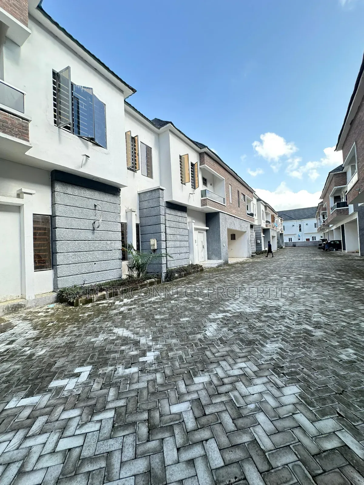 4bdrm Duplex in Lekki Expressway for sale