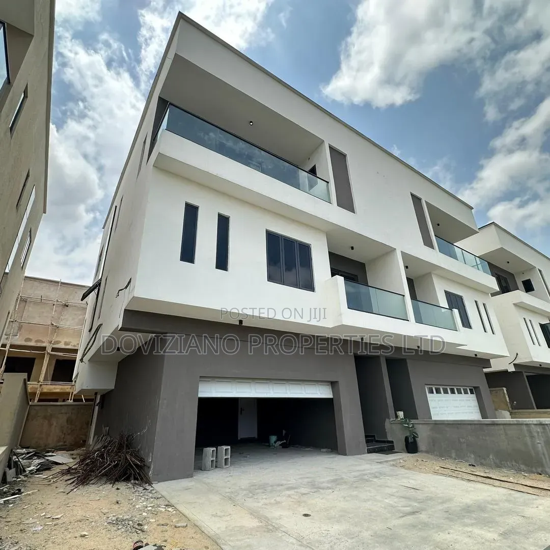 5bdrm Duplex in Lekki Phase 1 for sale