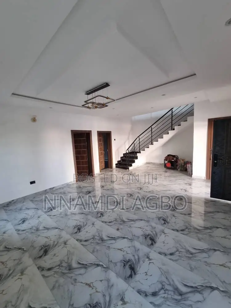 4bdrm Duplex in Chevron for sale