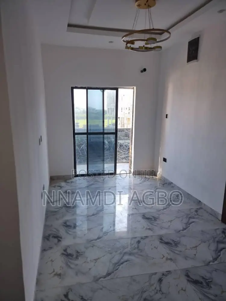 4bdrm Duplex in Chevron for sale