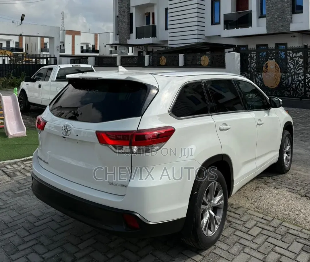 Toyota Highlander XLE 4dr SUV AWD (3.5L 6cyl 6A) 2015 White