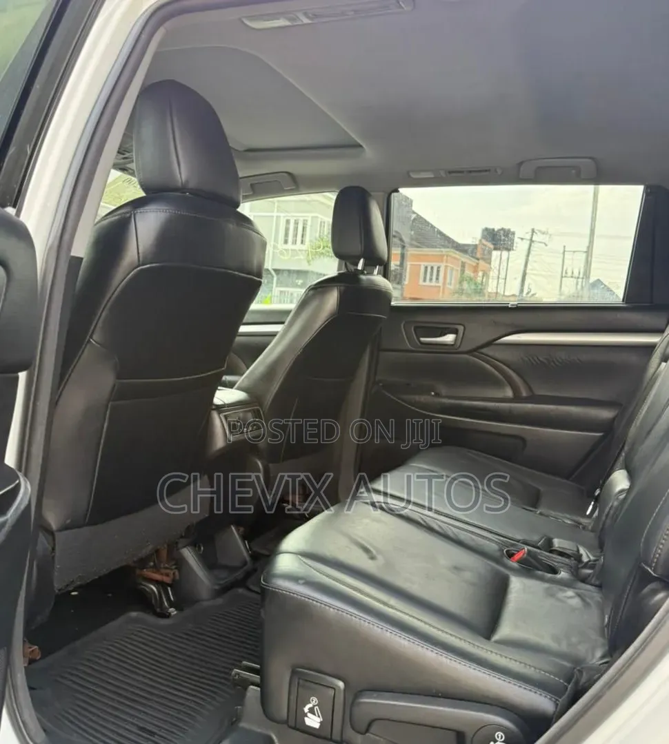 Toyota Highlander XLE 4dr SUV AWD (3.5L 6cyl 6A) 2015 White