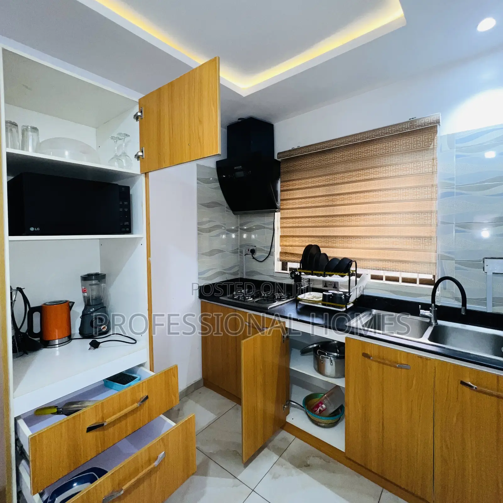 Modern 2 Bedroom Apartment 24/7 PWR 10min to Airport Ajao Estate