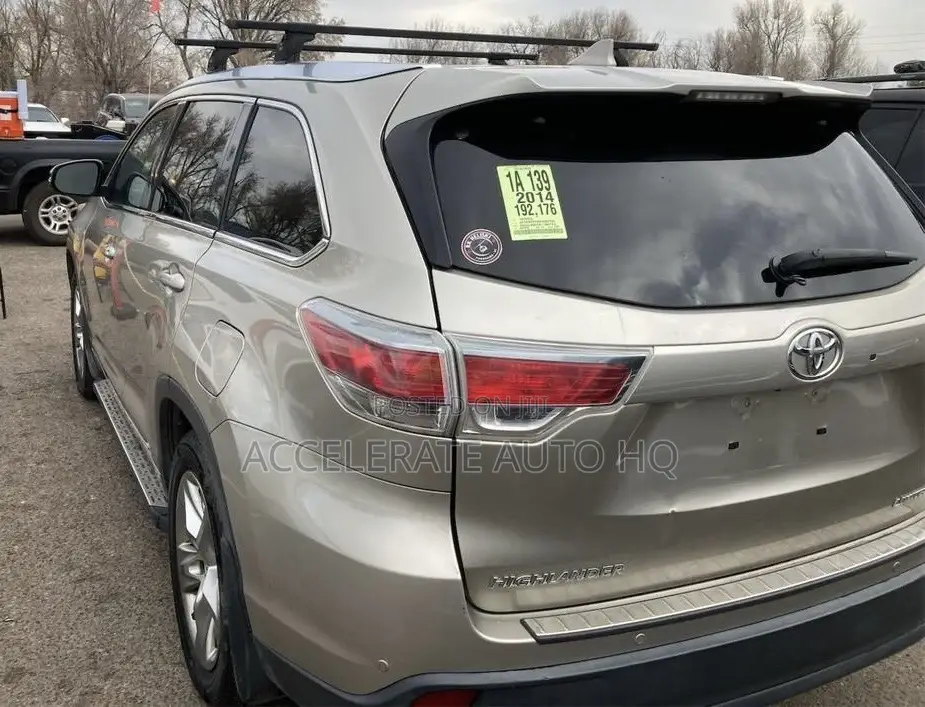 Toyota Highlander Limited 4dr SUV AWD (3.5L 6cyl 6A) 2015 Gold