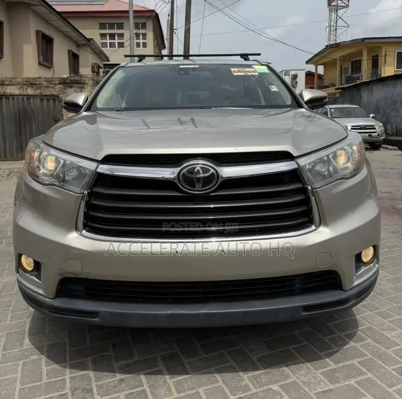 Toyota Highlander Limited 4dr SUV AWD (3.5L 6cyl 6A) 2015 Gold