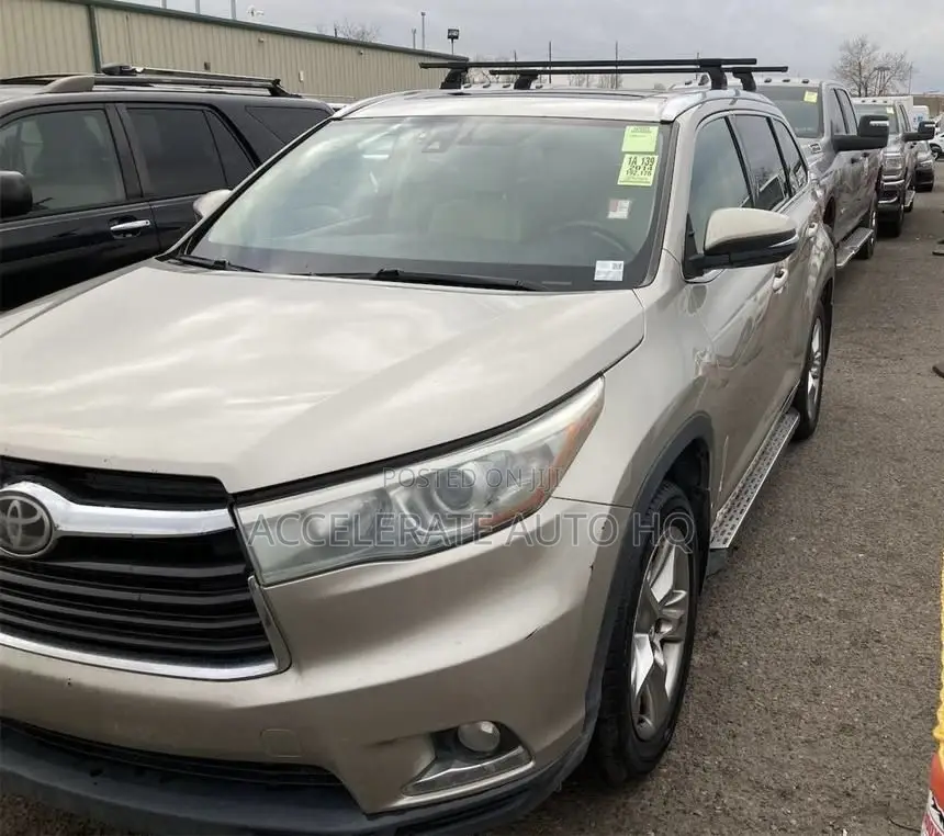 Toyota Highlander Limited 4dr SUV AWD (3.5L 6cyl 6A) 2015 Gold