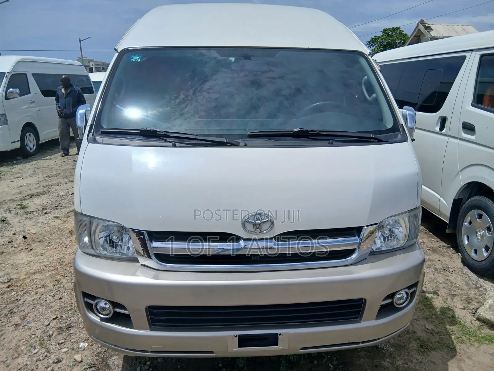 Toyota HiAce 2014 White