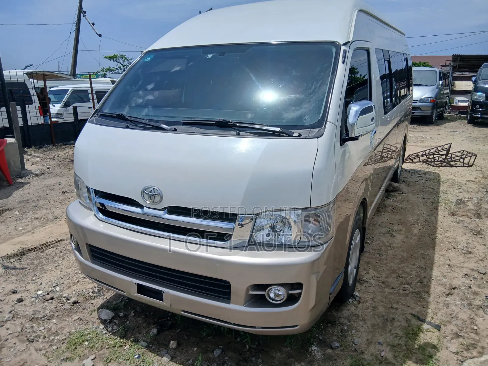 Toyota HiAce 2014 White