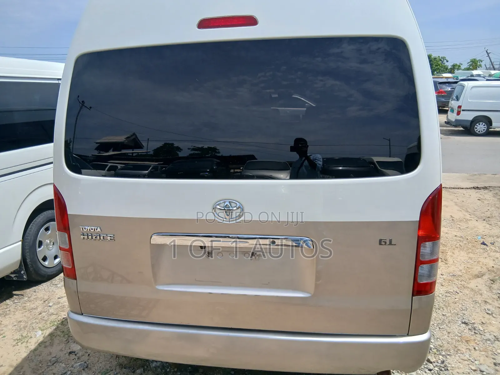Toyota HiAce 2014 White