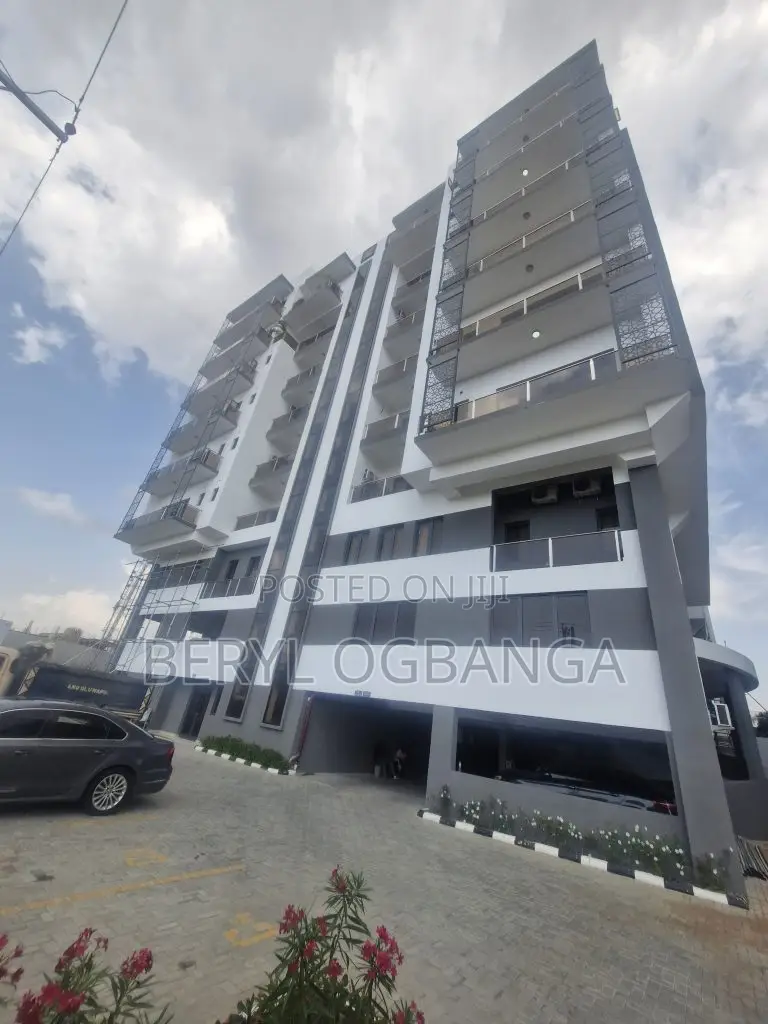 3bdrm Apartment in Lekki Phase 1 for sale