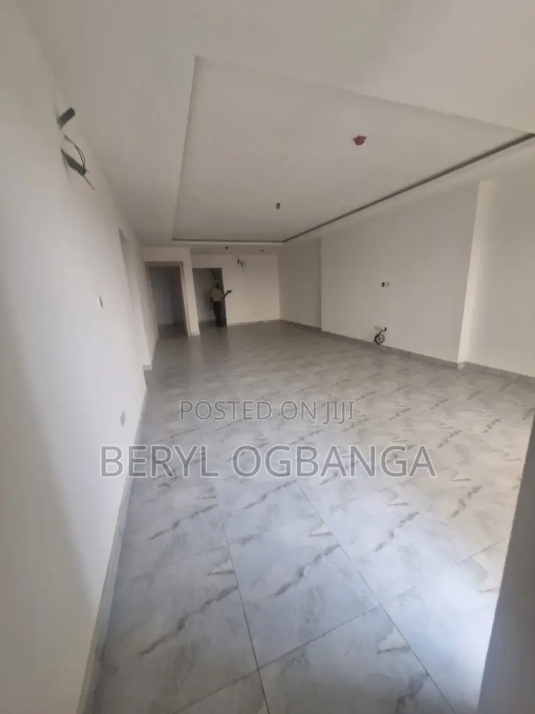 3bdrm Apartment in Lekki Phase 1 for sale