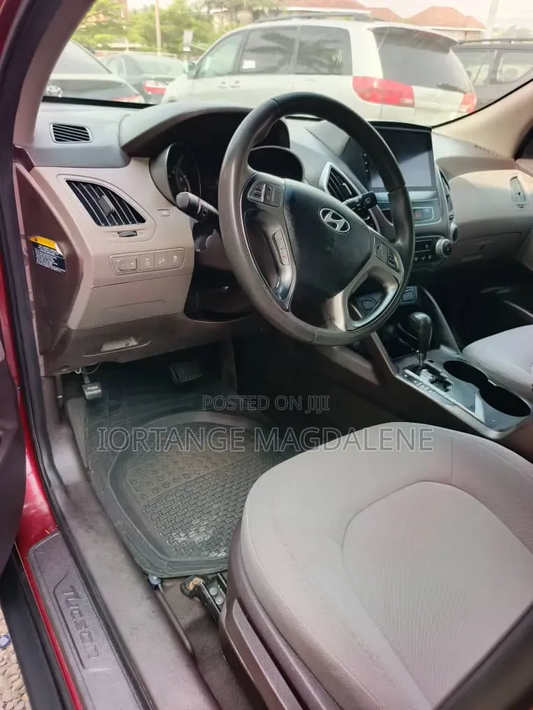 Hyundai Tucson 2013 Red