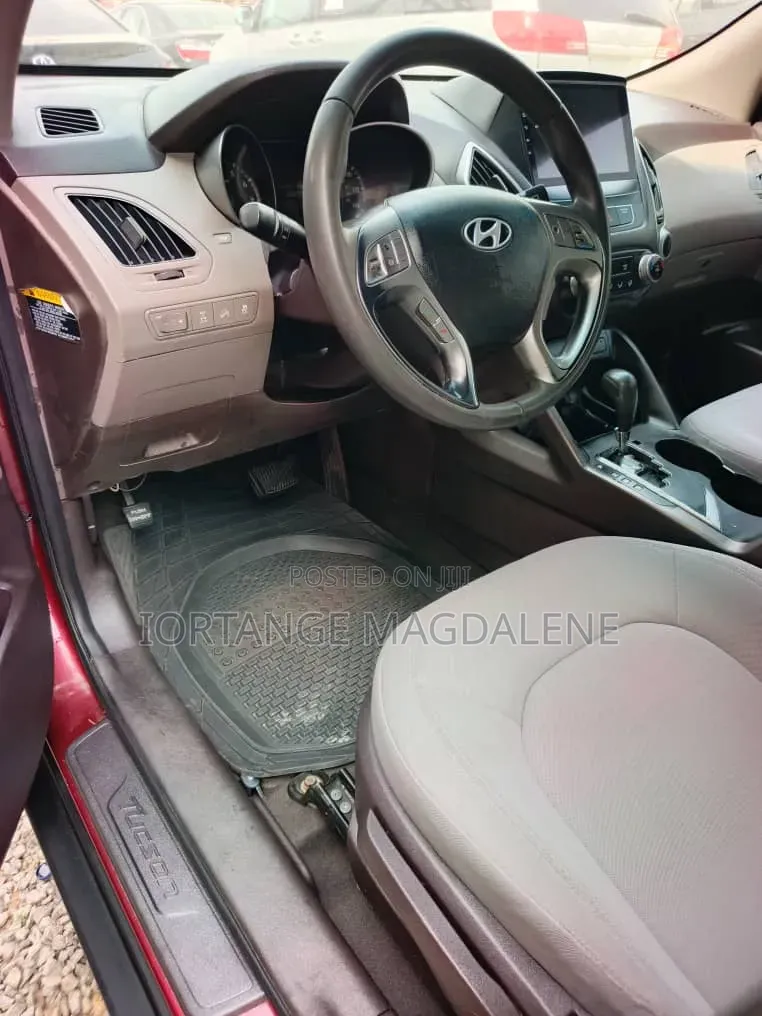 Hyundai Tucson 2013 Red