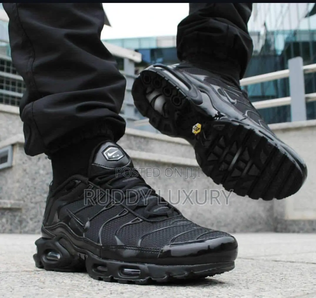 Nike Air Max Plus Tn Black Silver / Buy One Get a Free Sock