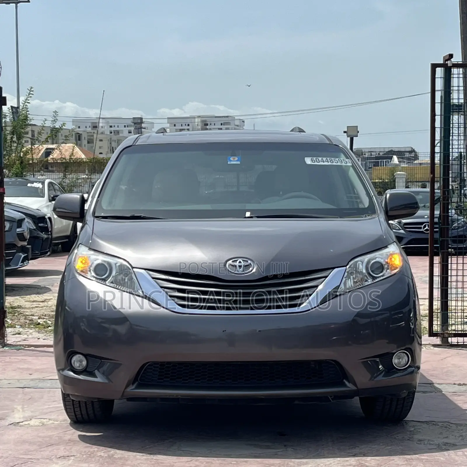 Toyota Sienna XLE FWD 8-Passenger 2013 Gray