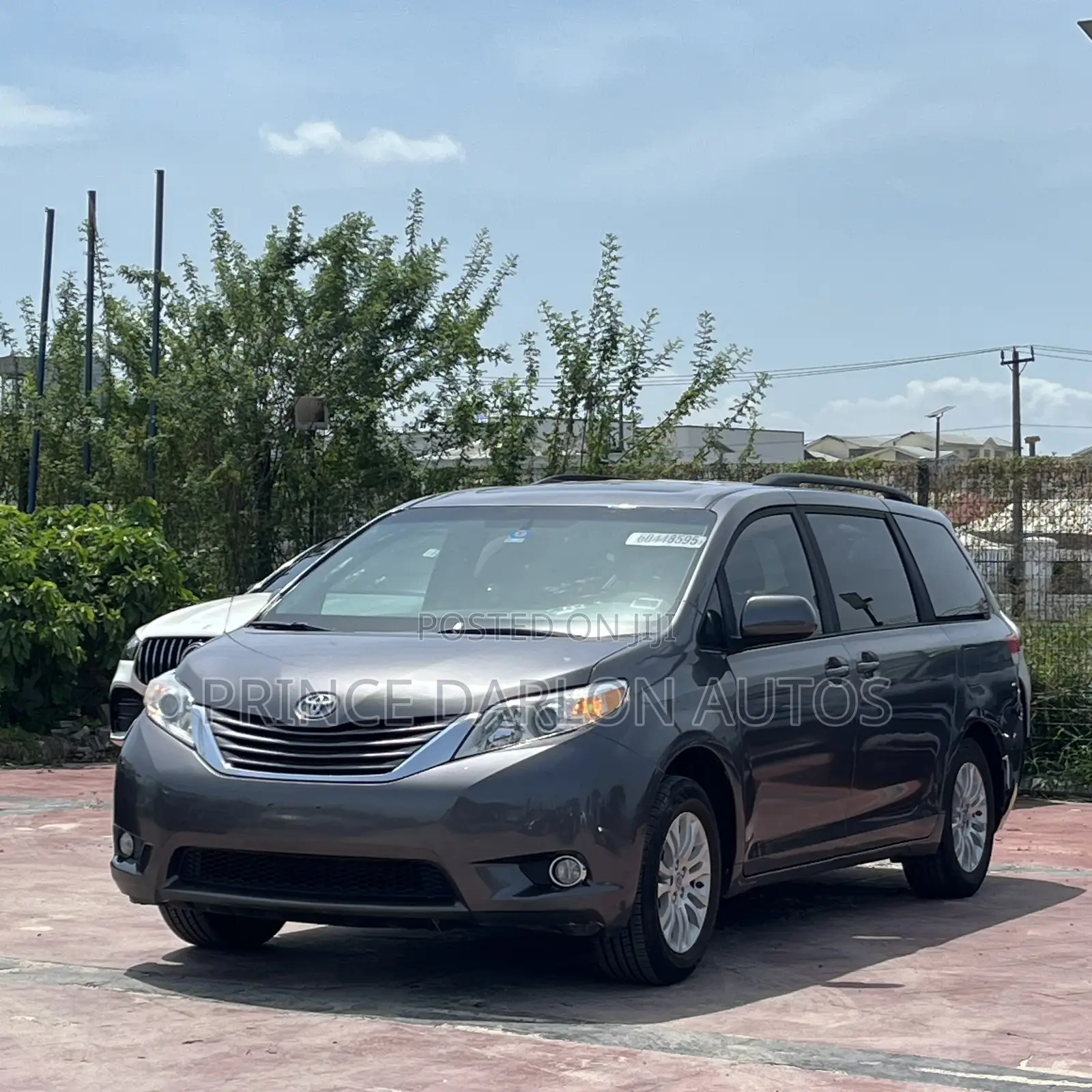 Toyota Sienna XLE FWD 8-Passenger 2013 Gray