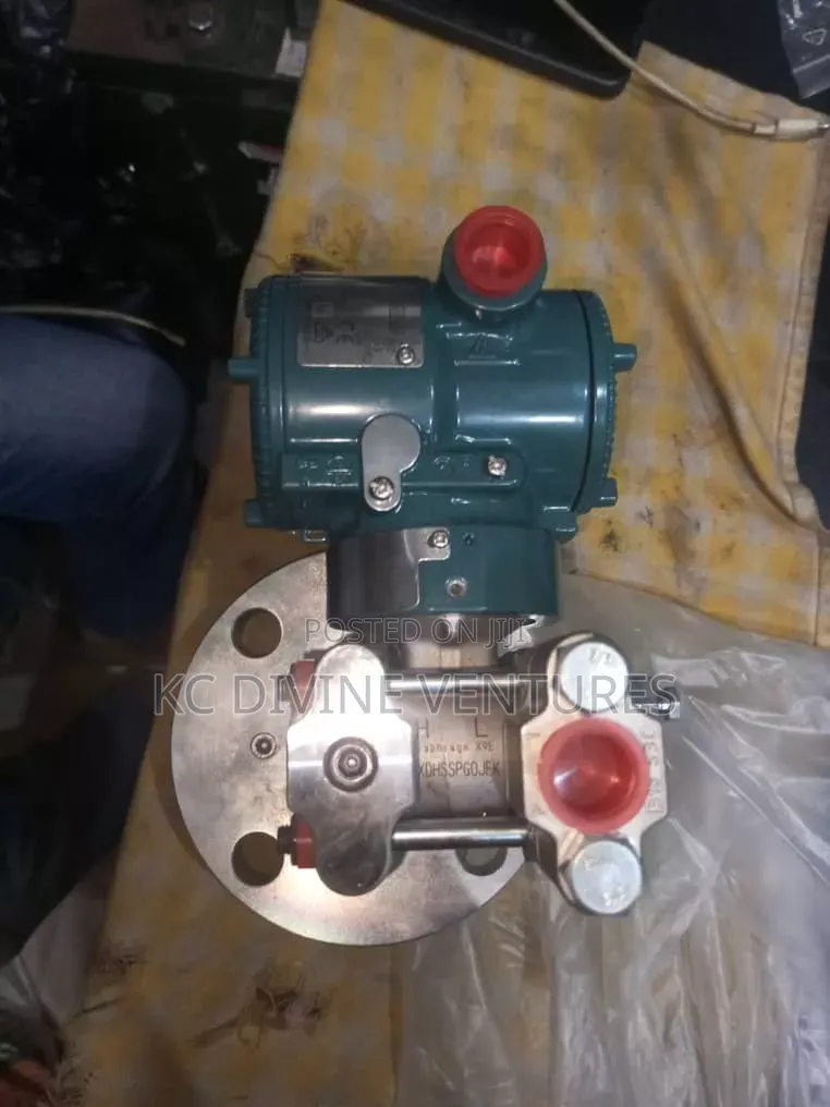 Pressure Transmitter With Sensor Flang.