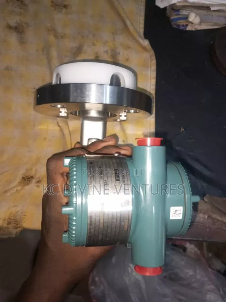 Pressure Transmitter With Sensor Flang.