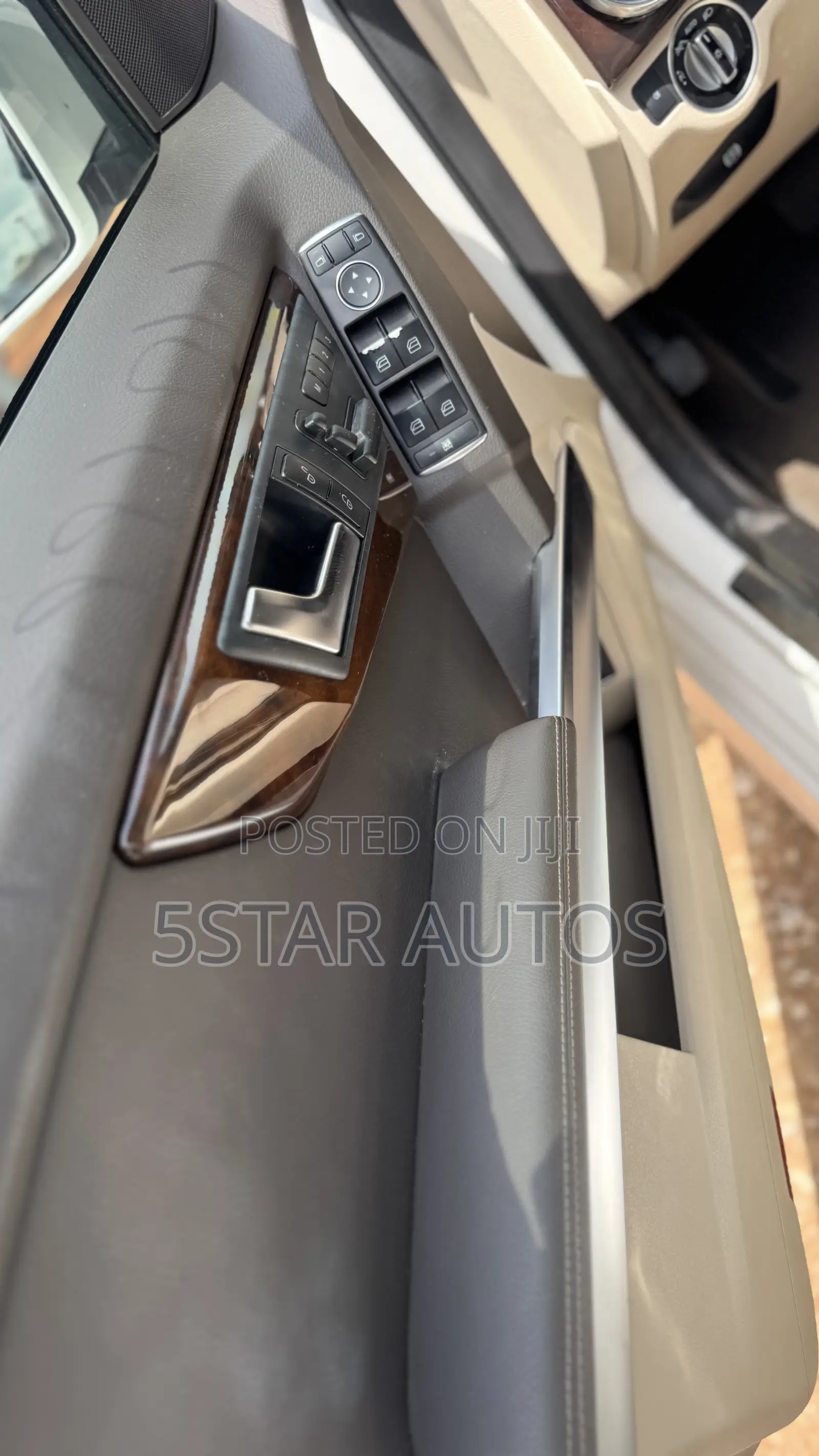 Mercedes-Benz GLK-Class Base GLK 350 4dr AWD 4MATIC (3.5L 6cyl 7A) 2015