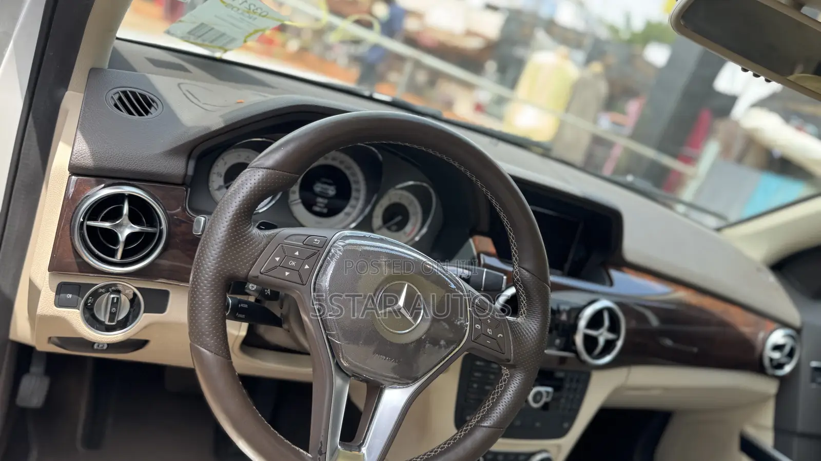 Mercedes-Benz GLK-Class Base GLK 350 4dr AWD 4MATIC (3.5L 6cyl 7A) 2015