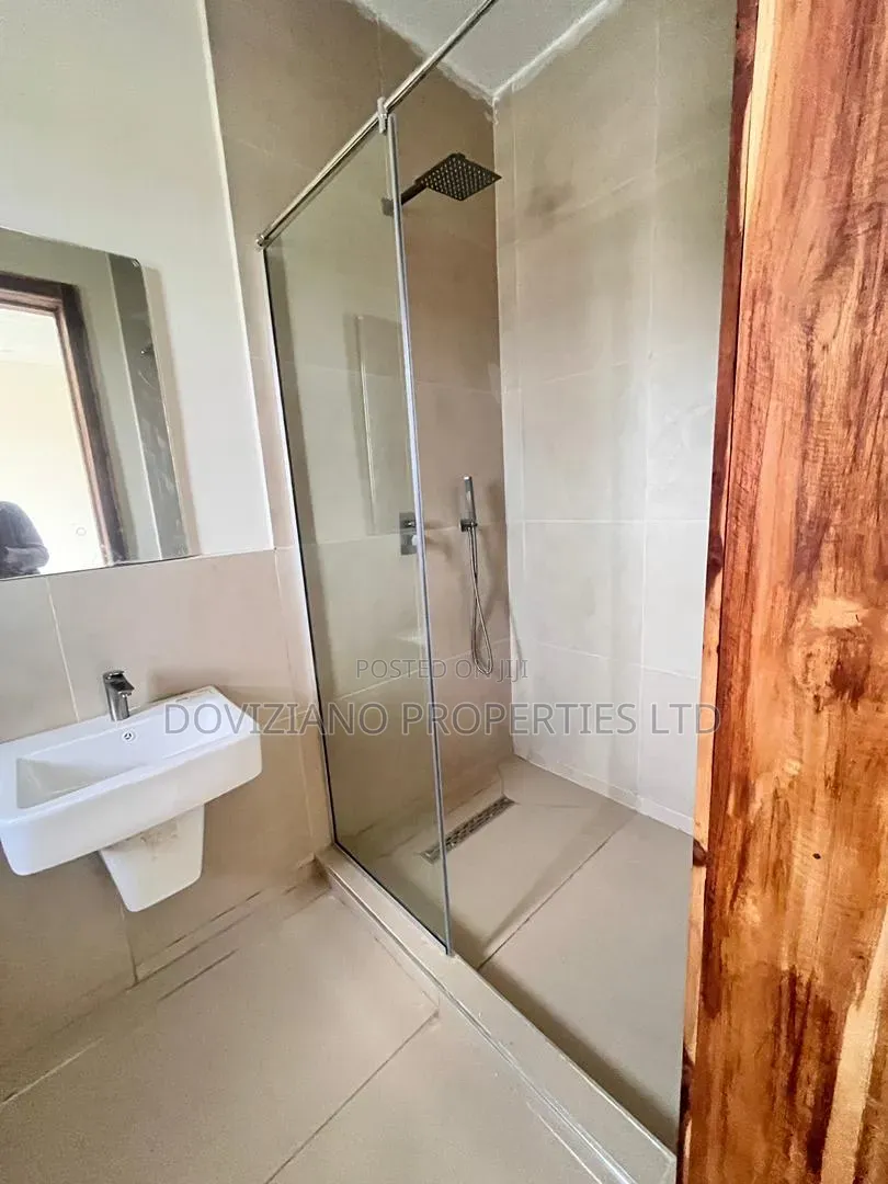 3bdrm Apartment in Ademola Adetokunbo for rent