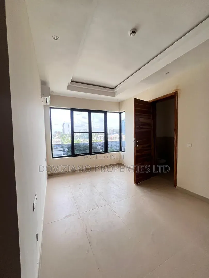 3bdrm Apartment in Ademola Adetokunbo for rent