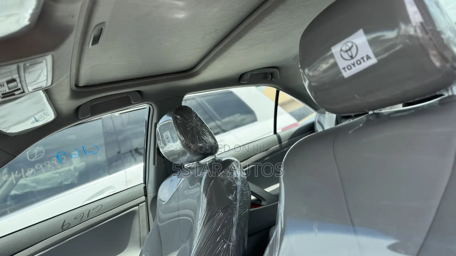 Toyota Camry XLE 4dr Sedan (2.5L 4cyl 6AM) 2010 Gray