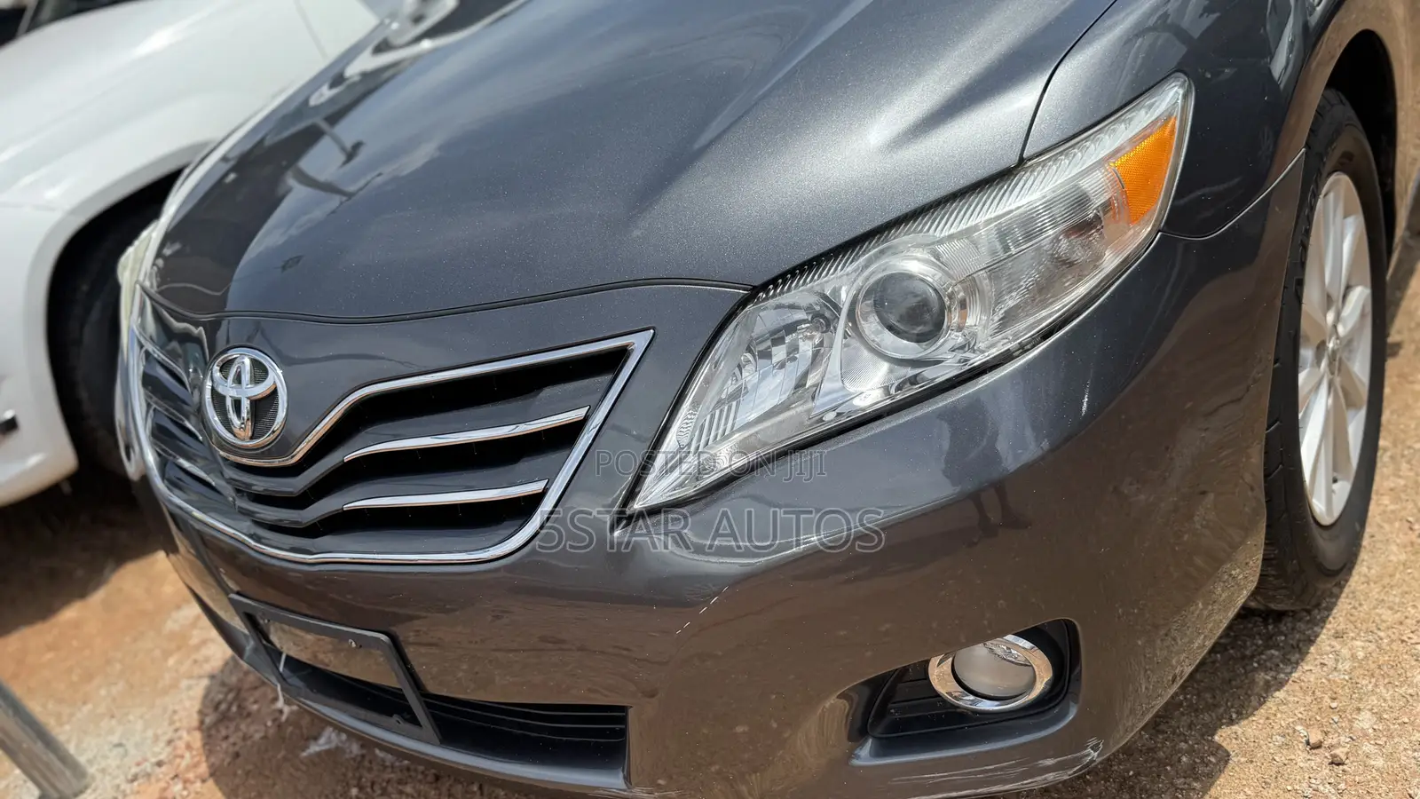 Toyota Camry XLE 4dr Sedan (2.5L 4cyl 6AM) 2010 Gray