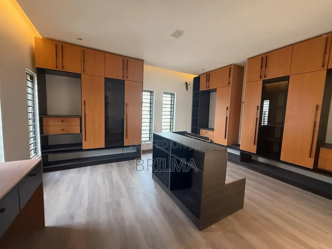 5bdrm Maisonette in Wuye for sale