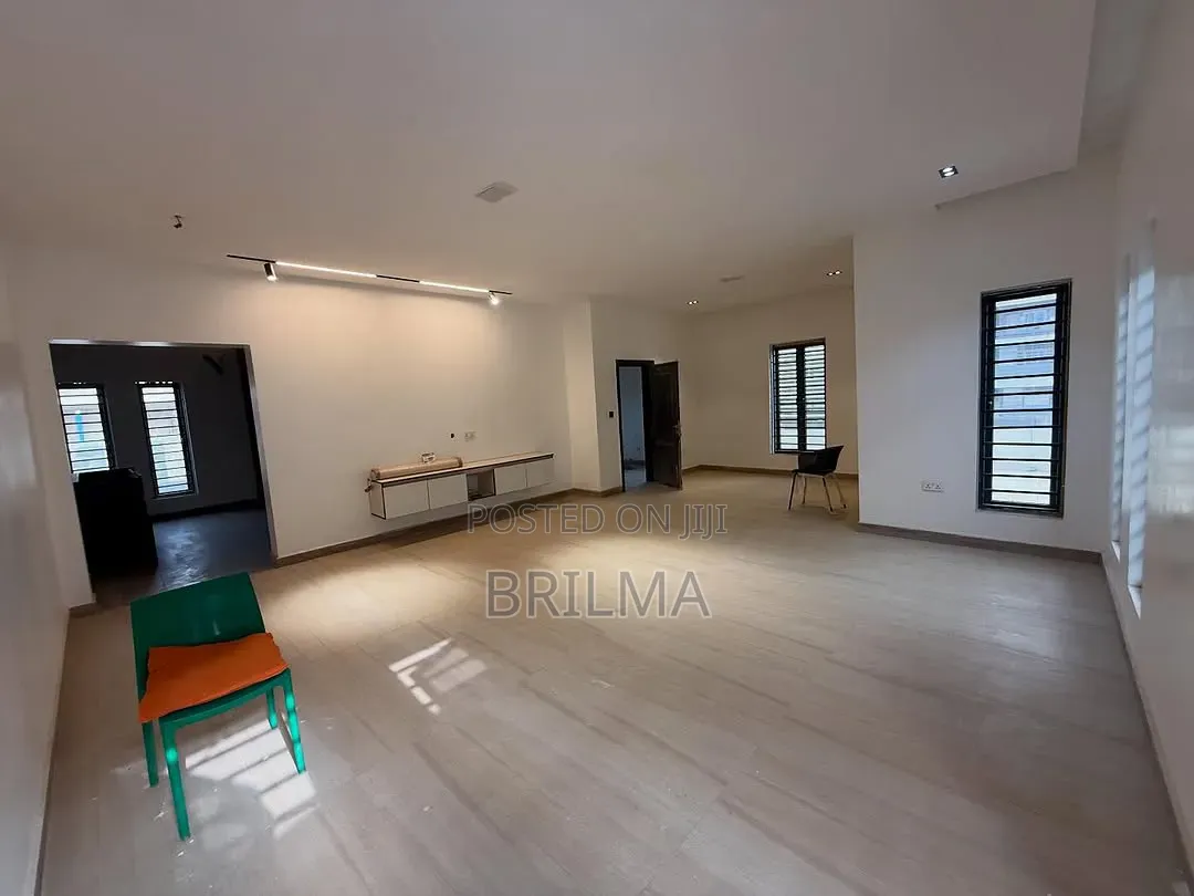 5bdrm Maisonette in Wuye for sale