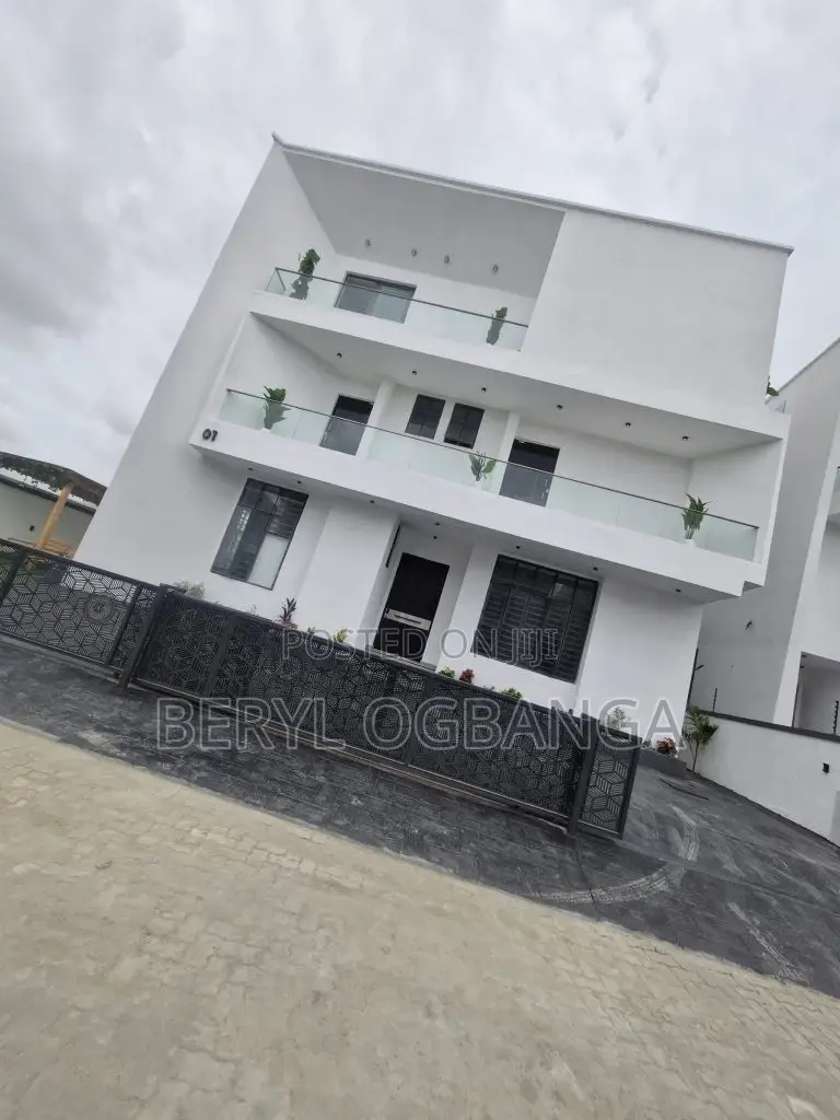 5bdrm Duplex in Chevron for sale